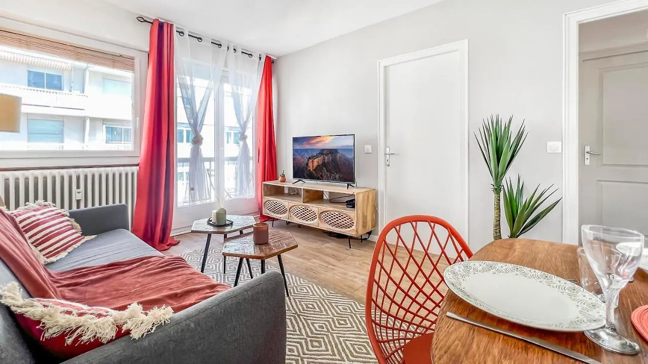 Homey Mango - Proche Centre/Parking Gratuit/Proche Gare/Balcon Annemasse Apartment